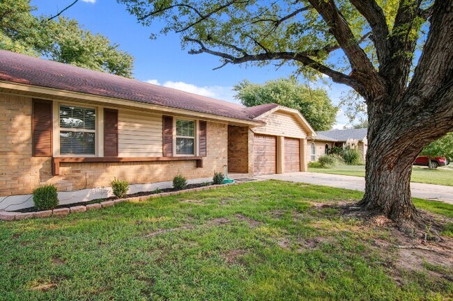 Photo - 501 Holly Hill Rd House