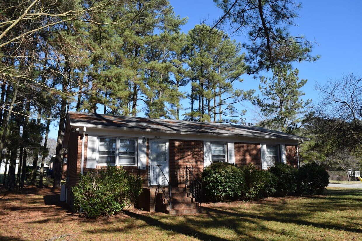 Primary Photo - 3 bed, 1.5 bath, 1 Level Living