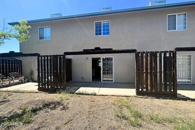 Building Photo - 9615 E Lakeshore Dr