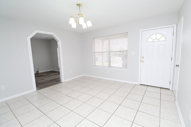 Foto del edificio - 3 bedroom 1.5 bathroom brick home located ...