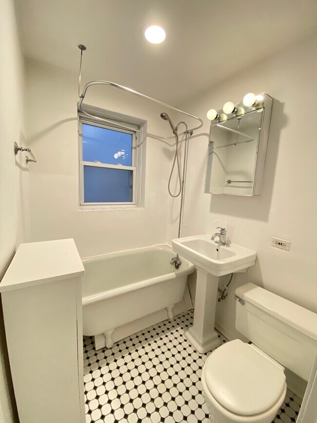 Building Photo - 511 W Deming Pl