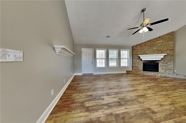 Building Photo - 204 Cambridge Dr