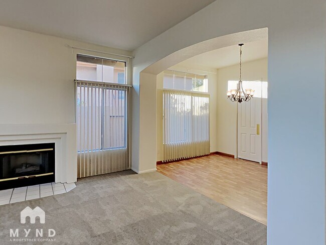 Foto del edificio - 2229 Rolling Ridge Rd