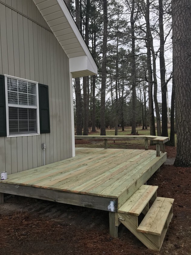 New deck in country setting - 401 Harley Ln