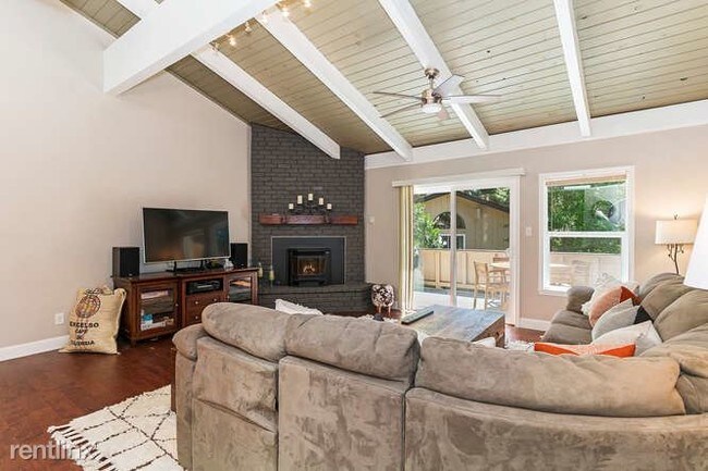 Building Photo - 3 br, 2.5 bath  - Mountain Shadows 85