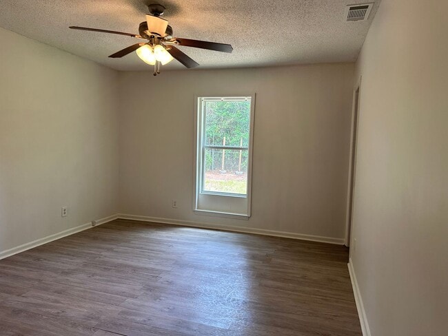 Building Photo - 258 Garden Cir