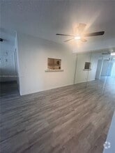 Building Photo - 454 N Laurel Dr