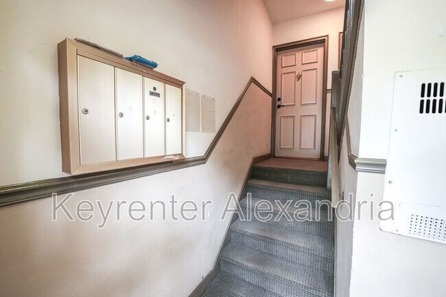 Photo - 206 N George Mason Dr Apartment