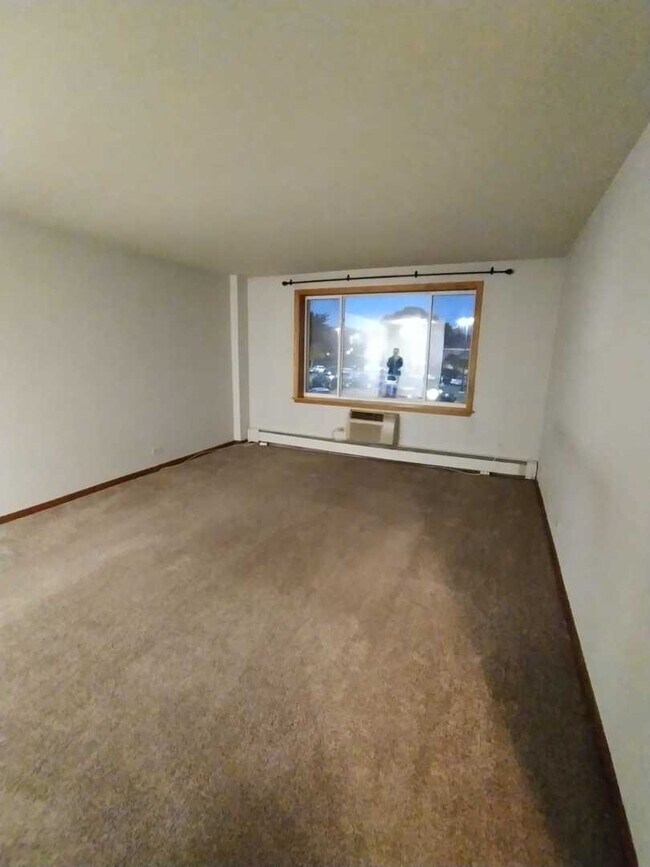 Building Photo - 1375 Rebecca Dr