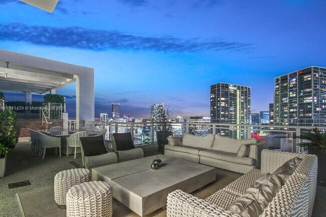 Building Photo - 900 Brickell Key Blvd