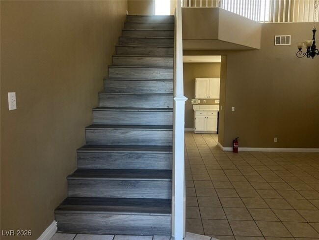 Building Photo - 1000 Venetian Hills Ln