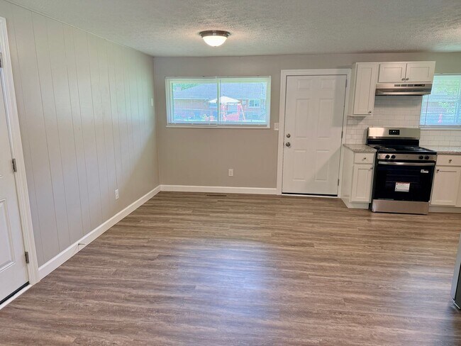 Foto del edificio - 4409 Primrose Ln