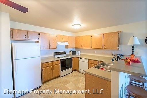 Building Photo - 2770 Kadlec Dr