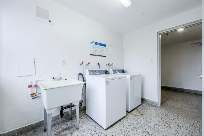 Photo du bâtiment - Bedford Towers