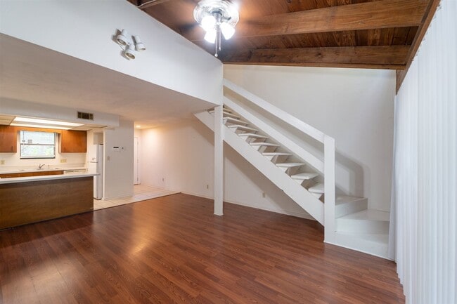 Foto del edificio - 1353 Rumba Ln