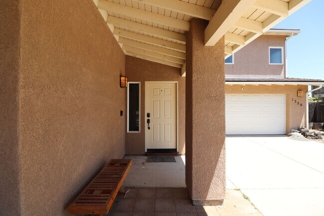 Building Photo - Beautiful Templeton Home