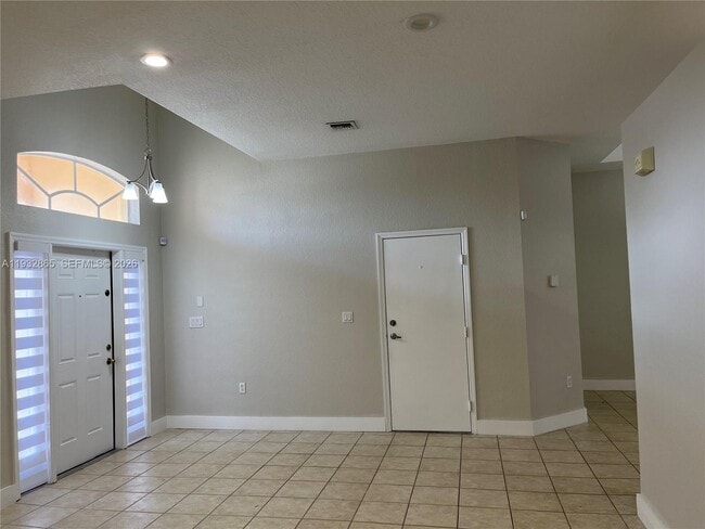 Building Photo - 15205 SW 13th Terrace