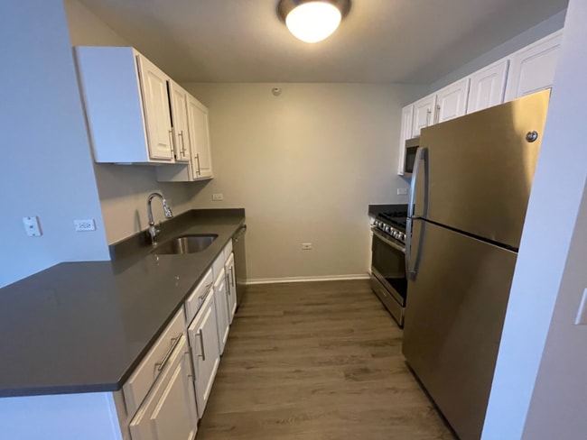 Building Photo - 470 N State St