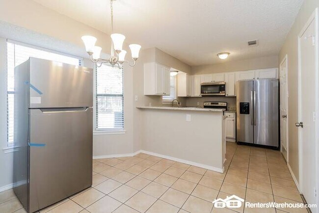Foto del edificio - Newly renovated spacious 3 bed/2 bath, wit...