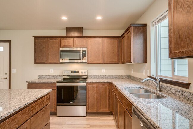 Foto del edificio - Fantastic 3-Bed, 2.5 Bath with 2-car garage!