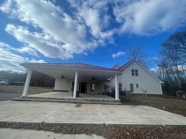 Foto del edificio - Beautiful 5 Bedroom 3.5 Bath Home