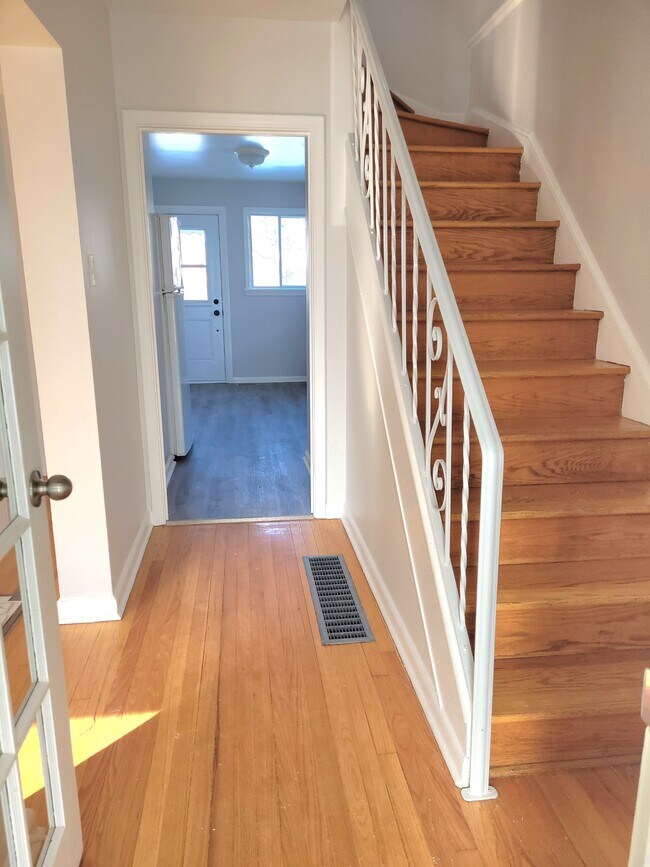 Photo du bâtiment - 1677 Baseline Rd