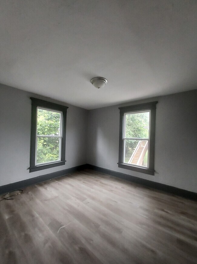 Foto del edificio - 279 Hudson Ave
