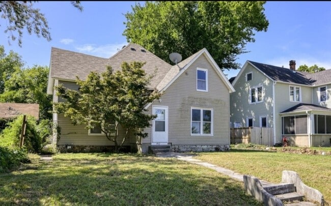 Building Photo - 912 Olive St