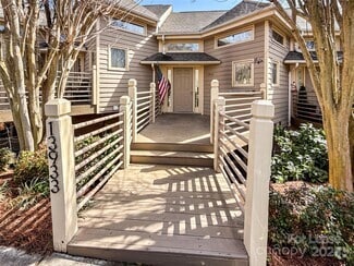 Building Photo - 13933 Queens Harbor Rd