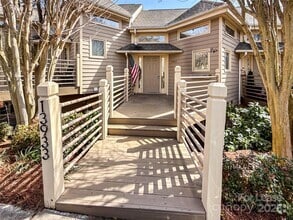Building Photo - 13933 Queens Harbor Rd