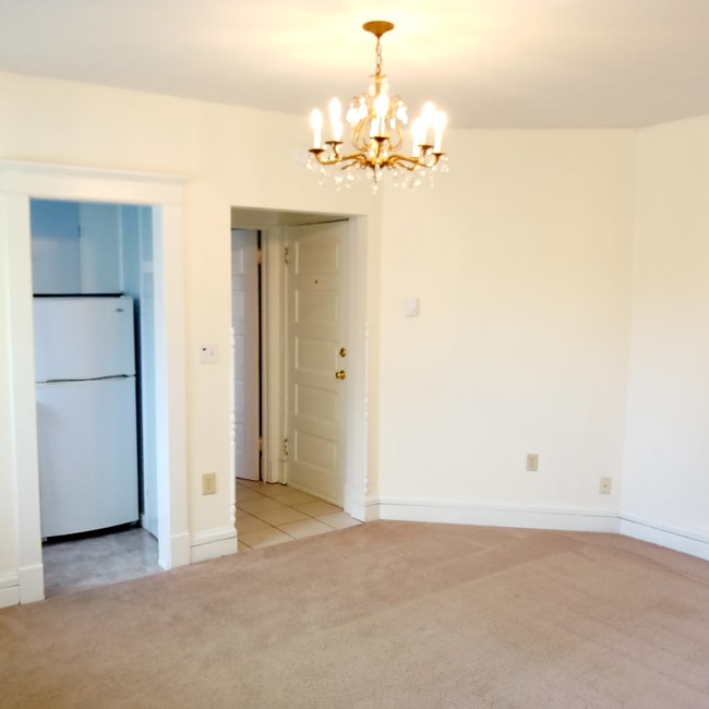 Building Photo - W. W 9th Ave