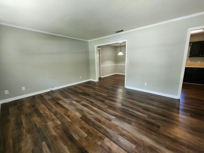 Foto del edificio - 1336 Whitfield Park Dr