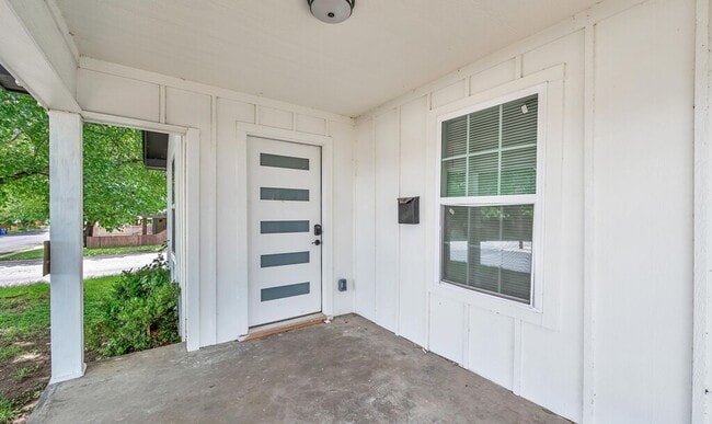 Building Photo - 2525 Cole Ave