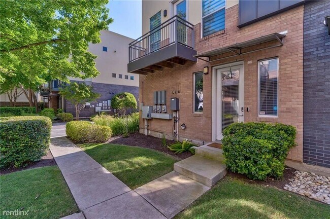 Foto del edificio - 2 br, 2.5 bath  - 1209 Kinney Ave Apt D