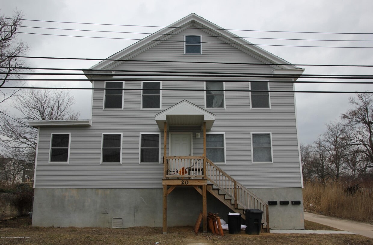 Primary Photo - 20 Main St