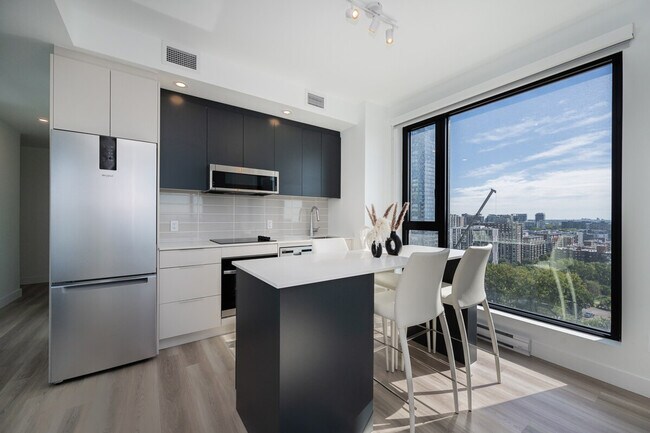 Building Photo - 1463 Av. Argyle