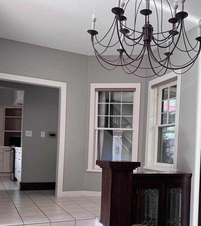 Building Photo - Historical Duplex - Spacious 3 Bedroom, 2....