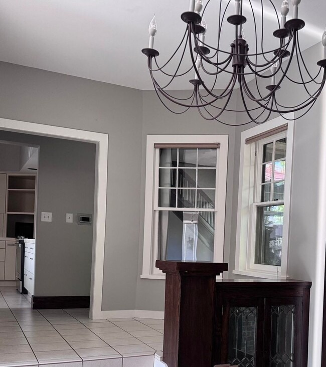 Building Photo - Historical Duplex - Spacious 3 Bedroom, 2.5 Bath Duplex with fenced in private patio.