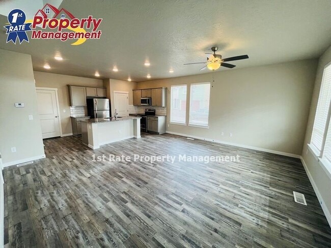 Building Photo - 452 N Traquair Ln