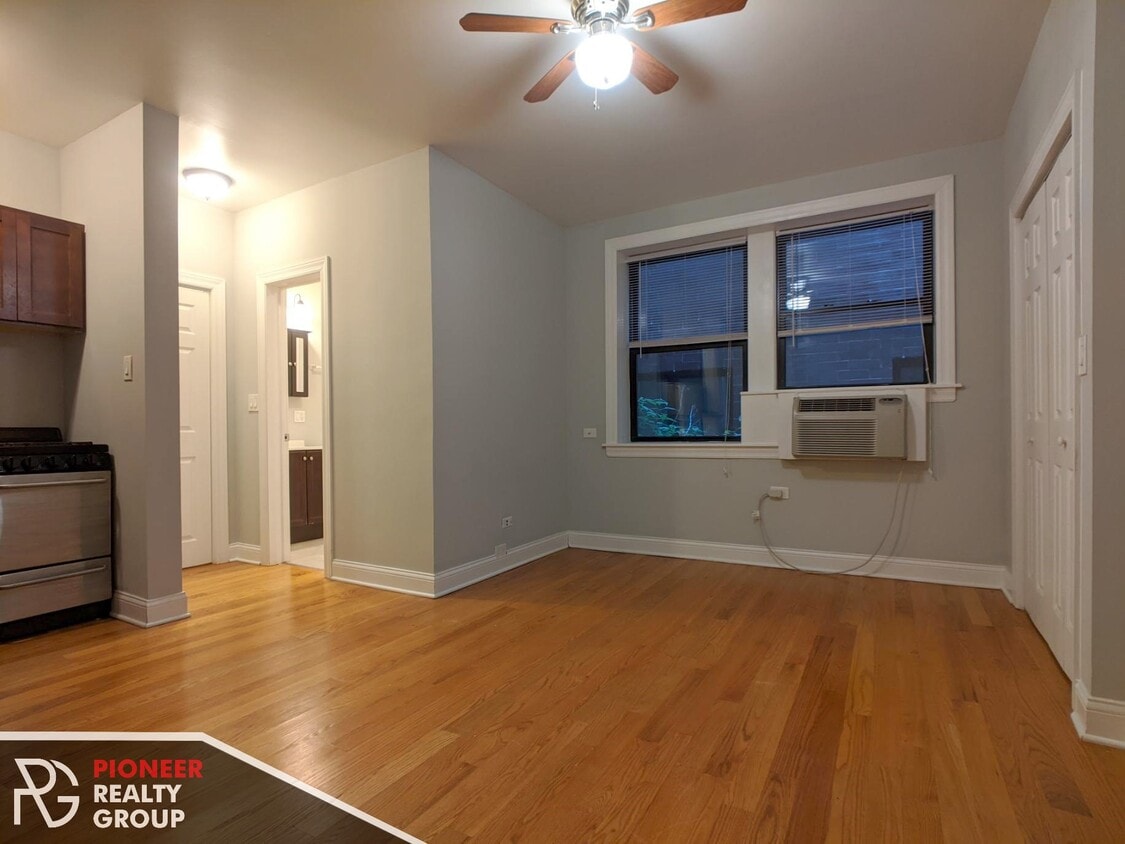 Primary Photo - 835 W Wolfram St