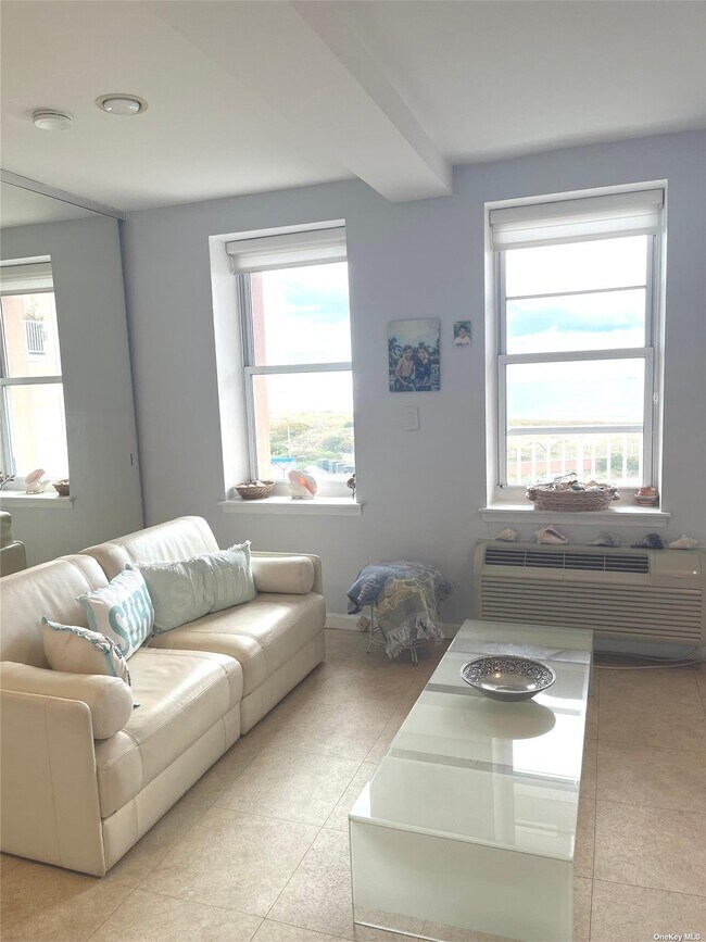 2 Richmond Rd Unit 4H, Lido Beach, NY 11561 Room for Rent in Lido