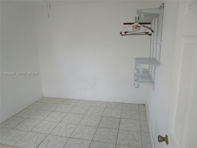 Foto del edificio - 115 NE 192nd St