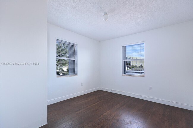 Foto del edificio - 931 79th Terrace
