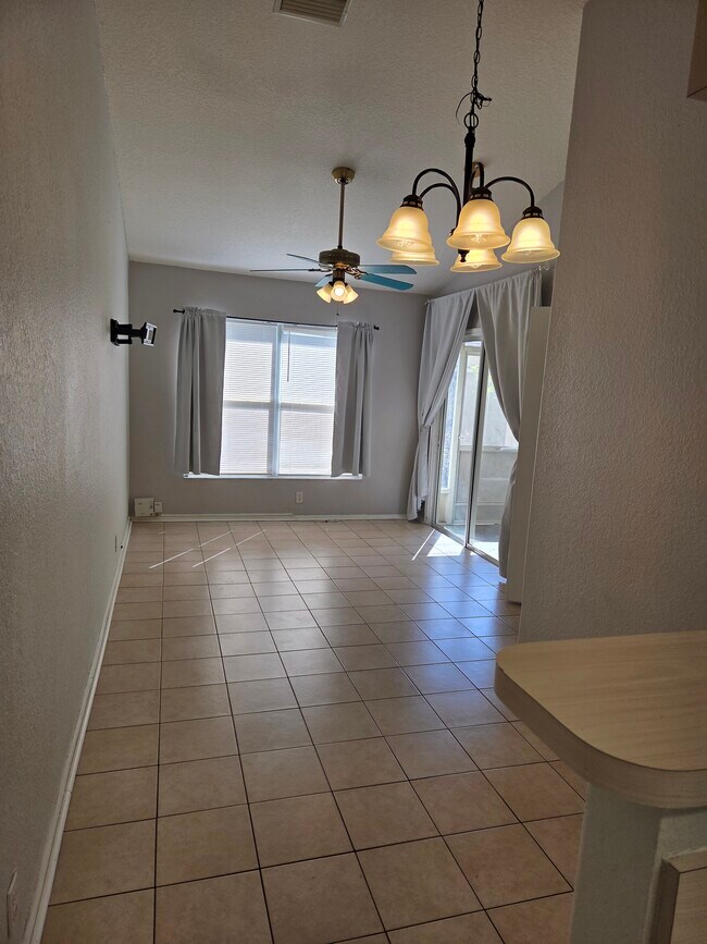 Foto del edificio - 682 Green Valley Rd