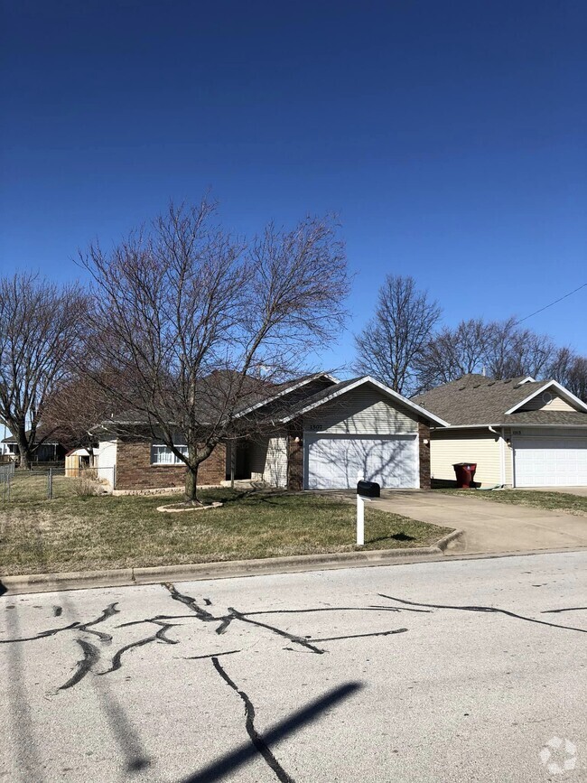 Building Photo - 1507 N Engel Ave