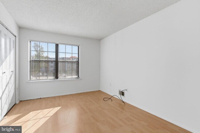 Building Photo - 30 Voscek Ct