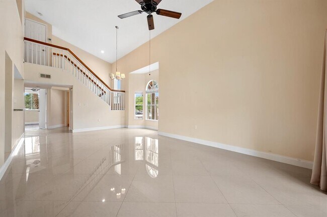 Building Photo - 21201 Glenmoor Dr