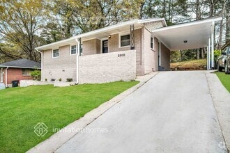 Building Photo - 250 Founders Ln