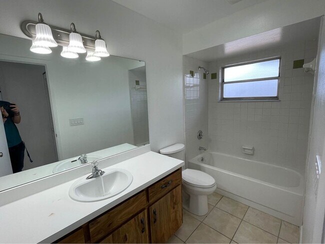 Foto del edificio - 623 E Plymouth Ave