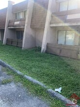Building Photo - 915 S Seminole Dr